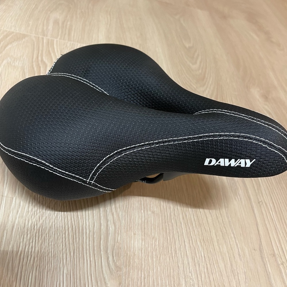 Daway Comfortable Wide Bike Seat & Memory Foam Padded Saddle